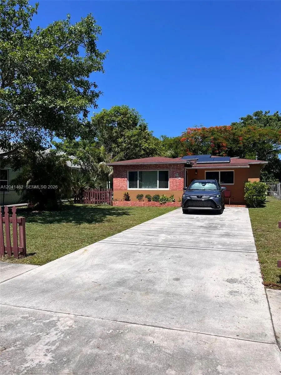 2 bedroom 1 bath Residential Lease for rent at 124 NW 6th Ave, Hallandale Beach FL 33009