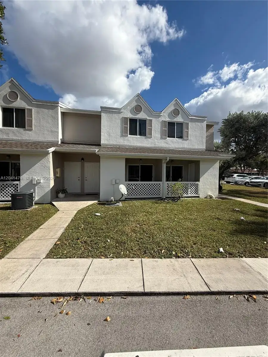 1 bedroom 1 bath Residential for sale at 17515 NW 67th Ct # 22, Hialeah FL 33015