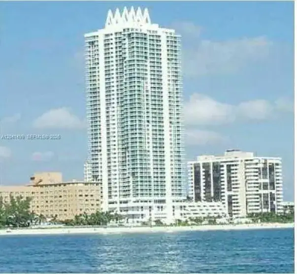 2 bedroom 2 bath Residential Lease for rent at 6365 Collins Ave # 1707, Miami Beach FL 33141