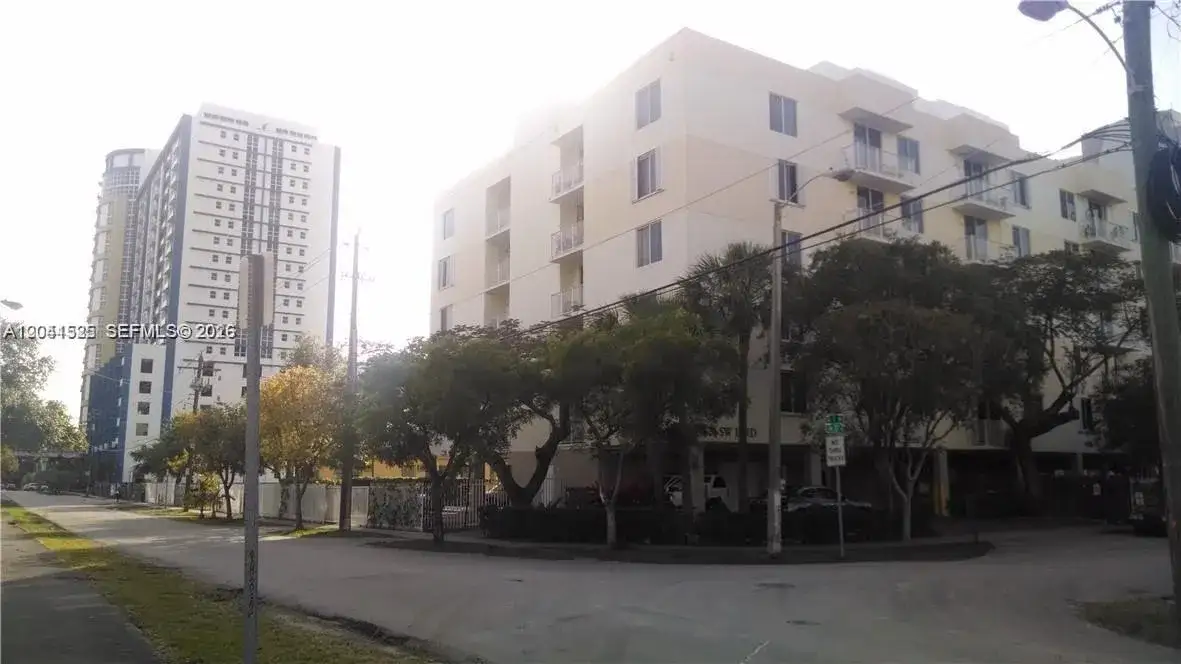 2 bedroom 1 bath Residential Lease for rent at 126 SW 17th Rd # 301, Miami FL 33129