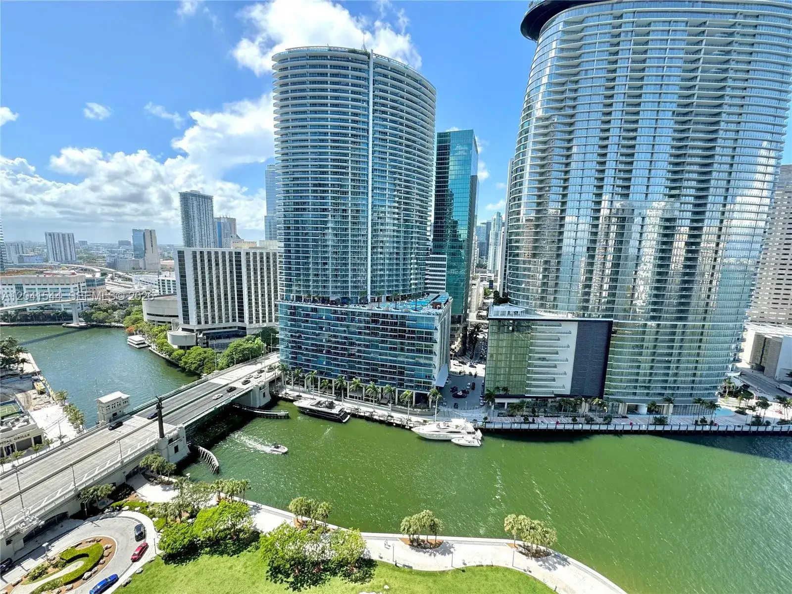 1 bedroom 1 bath Residential Lease for rent at 475 Brickell Ave # 2512, Miami FL 33131