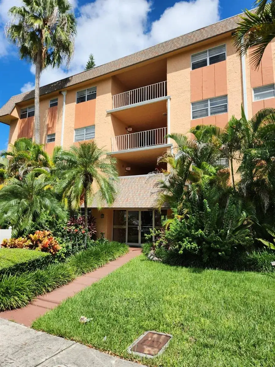 2 bedroom 2 bath Residential Lease for rent at 8101 SW 73rd Ave # 09, Miami FL 33143