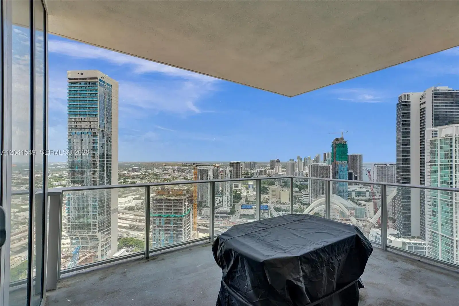 1 bedroom 2 bath Residential for sale at 851 NE 1st Ave # 3800, Miami FL 33132