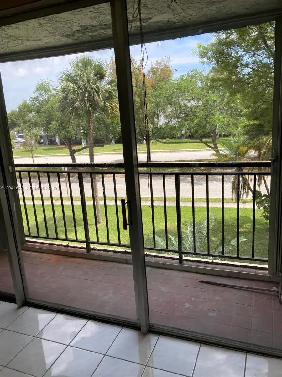 2 bedroom 1 bath Residential Lease for rent at 210 Fontainebleau Blvd # 306, Miami FL 33172