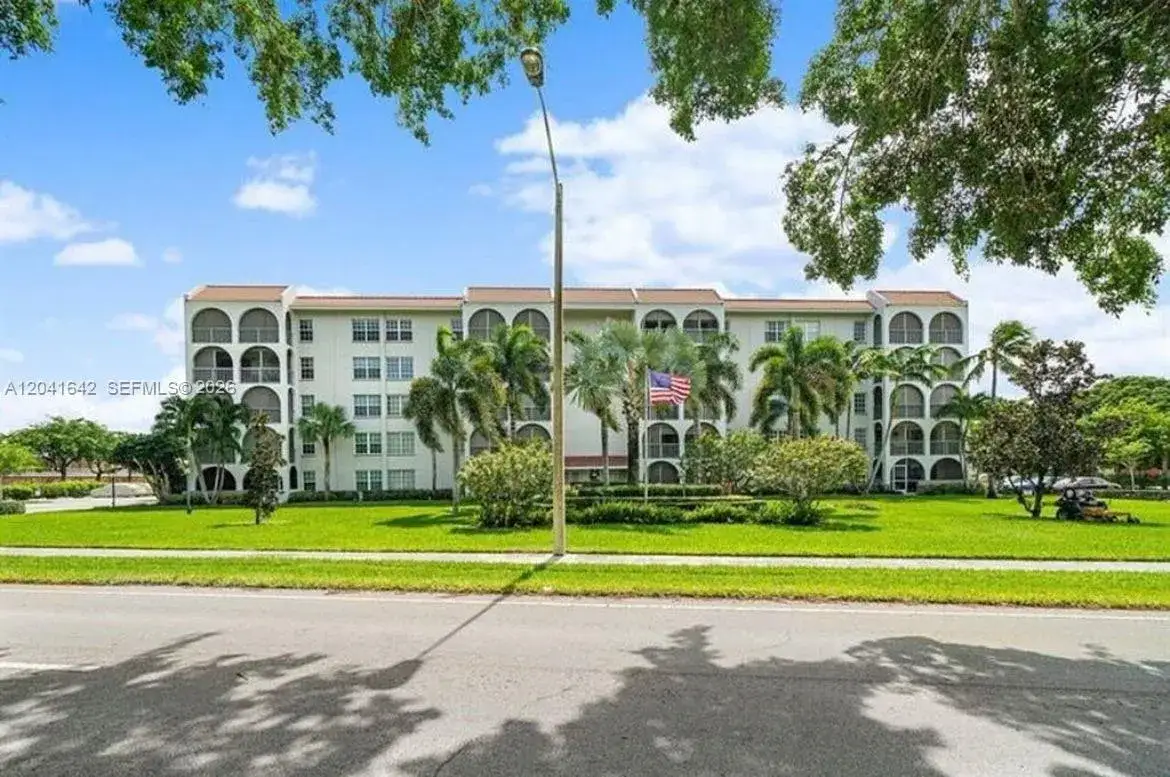 2 bedroom 2 bath Residential Lease for rent at 250 NE 20th St # 3030, Boca Raton FL 33431
