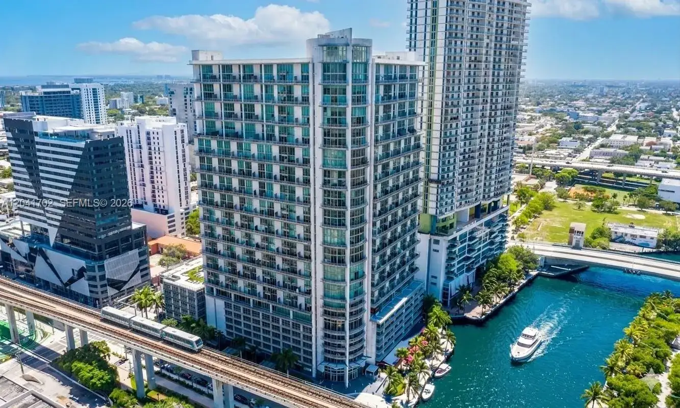 2 bedroom 2 bath Residential Lease for rent at 690 SW 1st Ct # 3118, Miami FL 33130