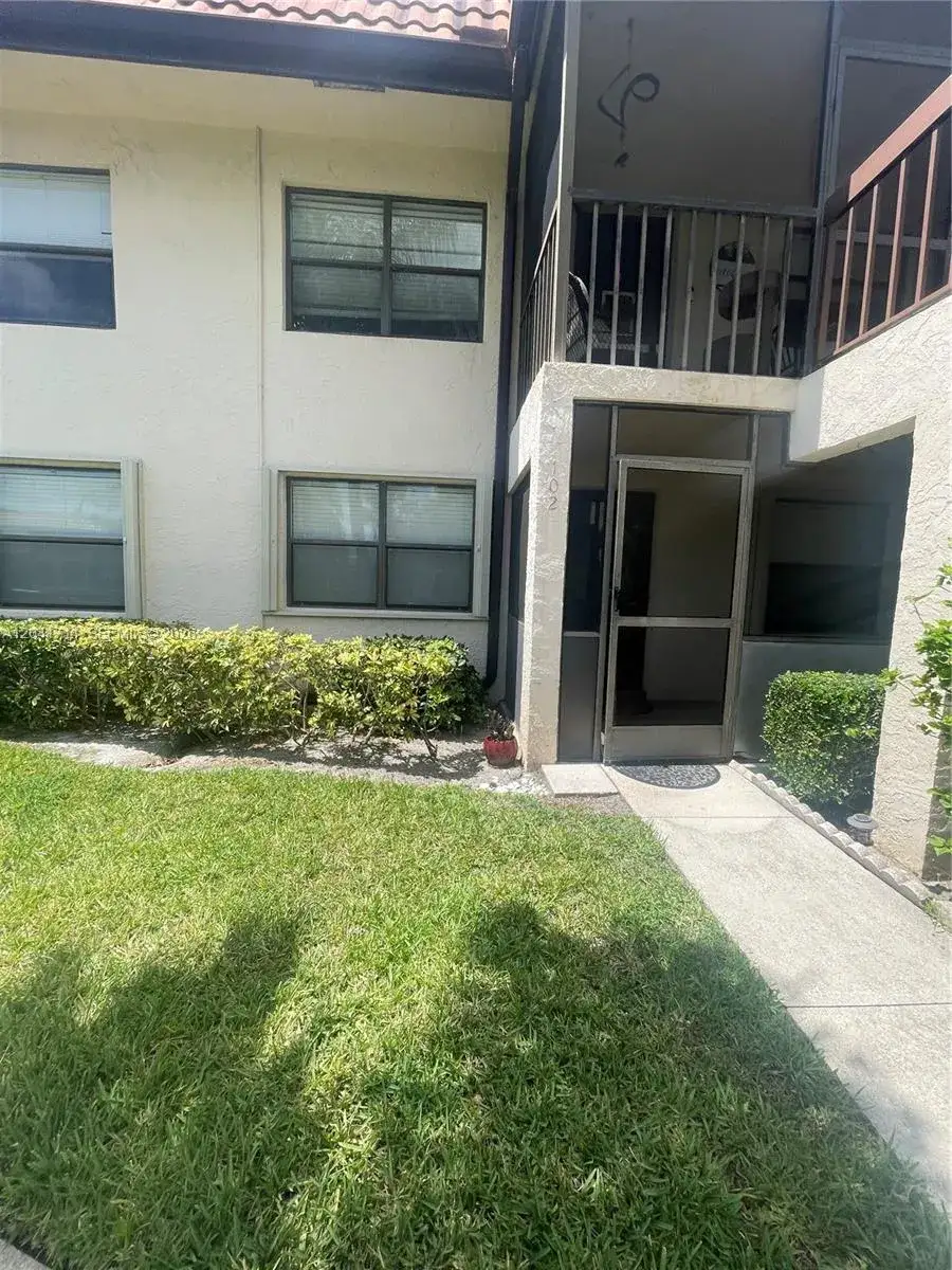 2 bedroom 2 bath Residential for sale at 7250 Golf Colony Ct # 102, Lake Worth FL 33467