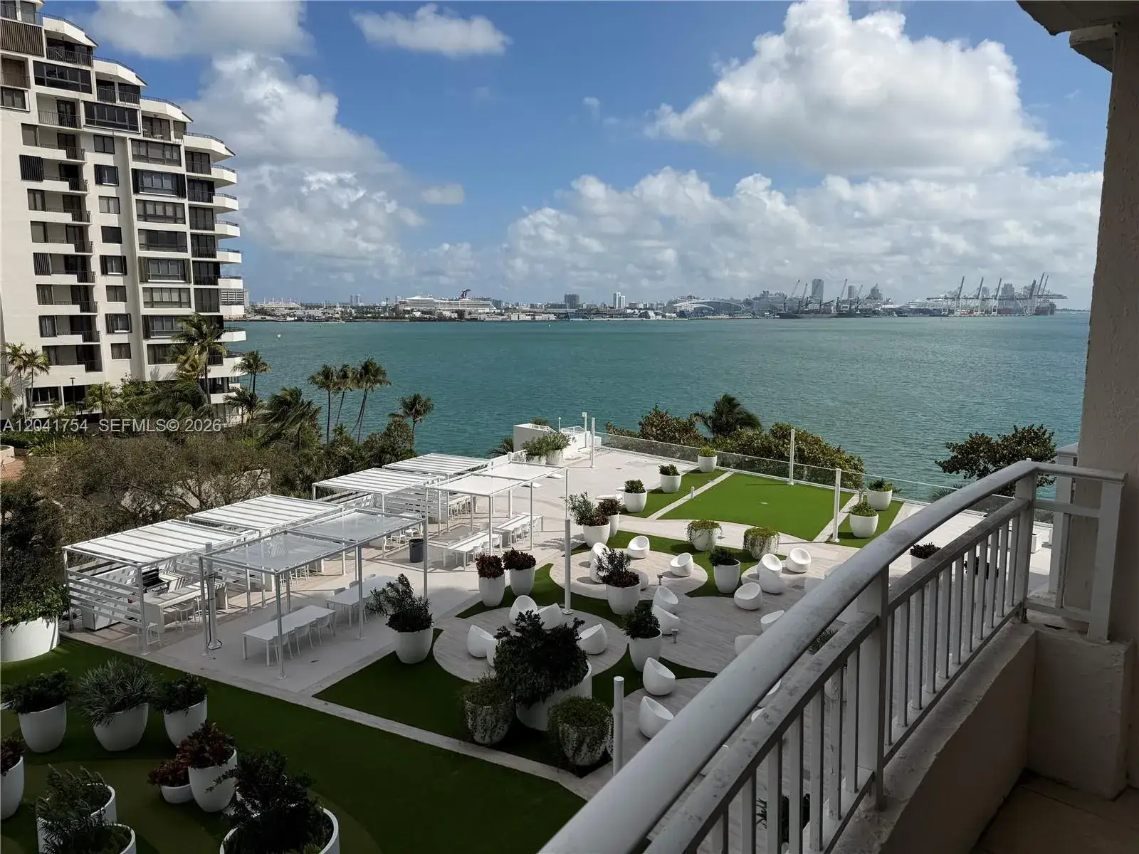 1 bedroom 1 bath Residential Lease for rent at 770 Claughton Island Dr # 707, Miami FL 33131