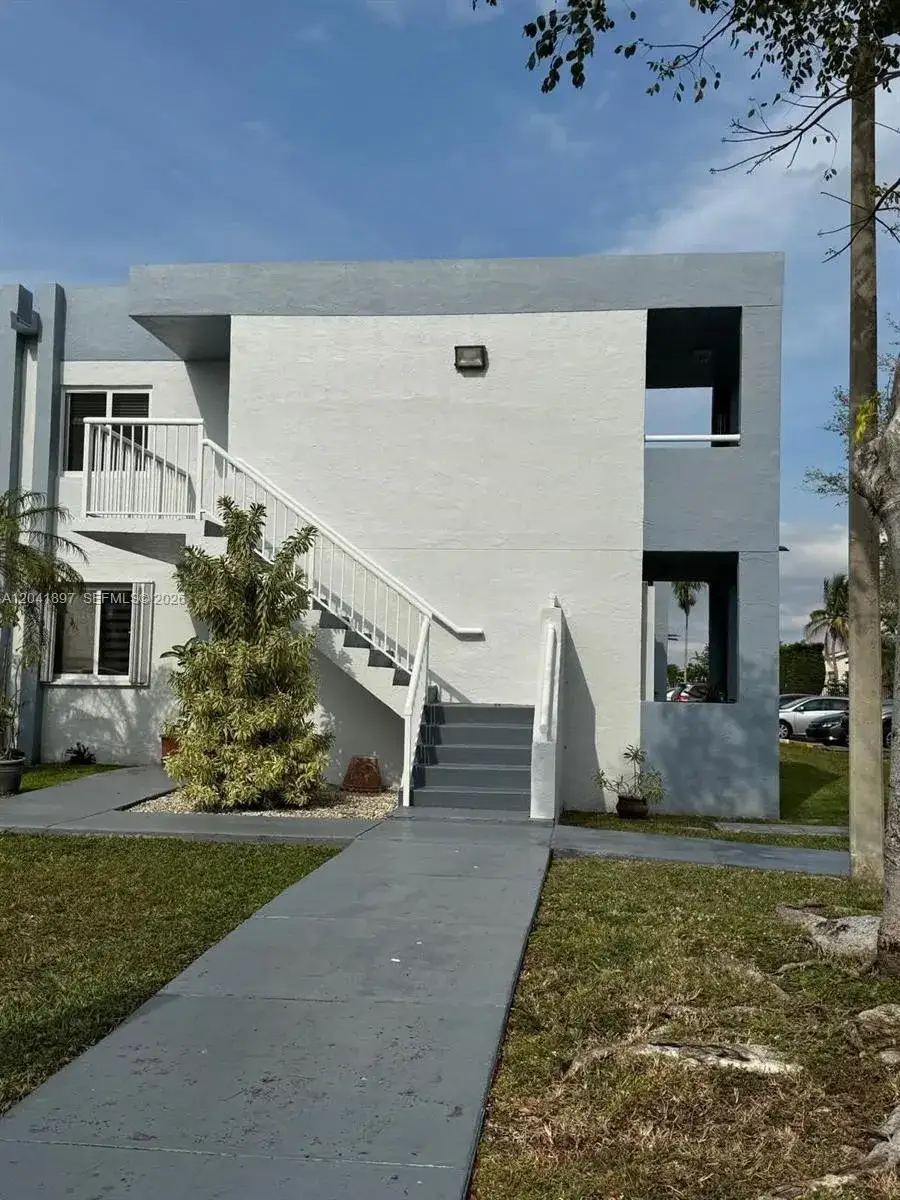 2 bedroom 2 bath Residential Lease for rent at 6200 SW 131st Ct # 201, Miami FL 33183