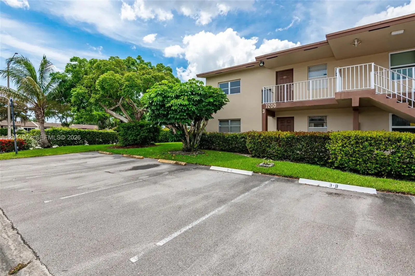 2 bedroom 2 bath Residential for sale at 7200 NW 4th Pl # 101, Margate FL 33063