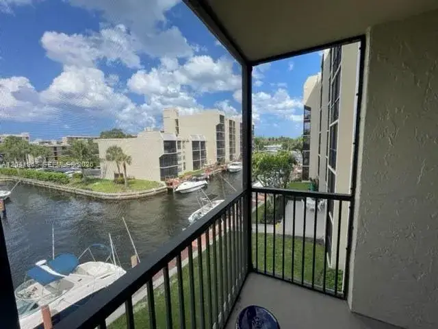 2 bedroom 2 bath Residential for sale at 17 Royal Palm Way # 302, Boca Raton FL 33432