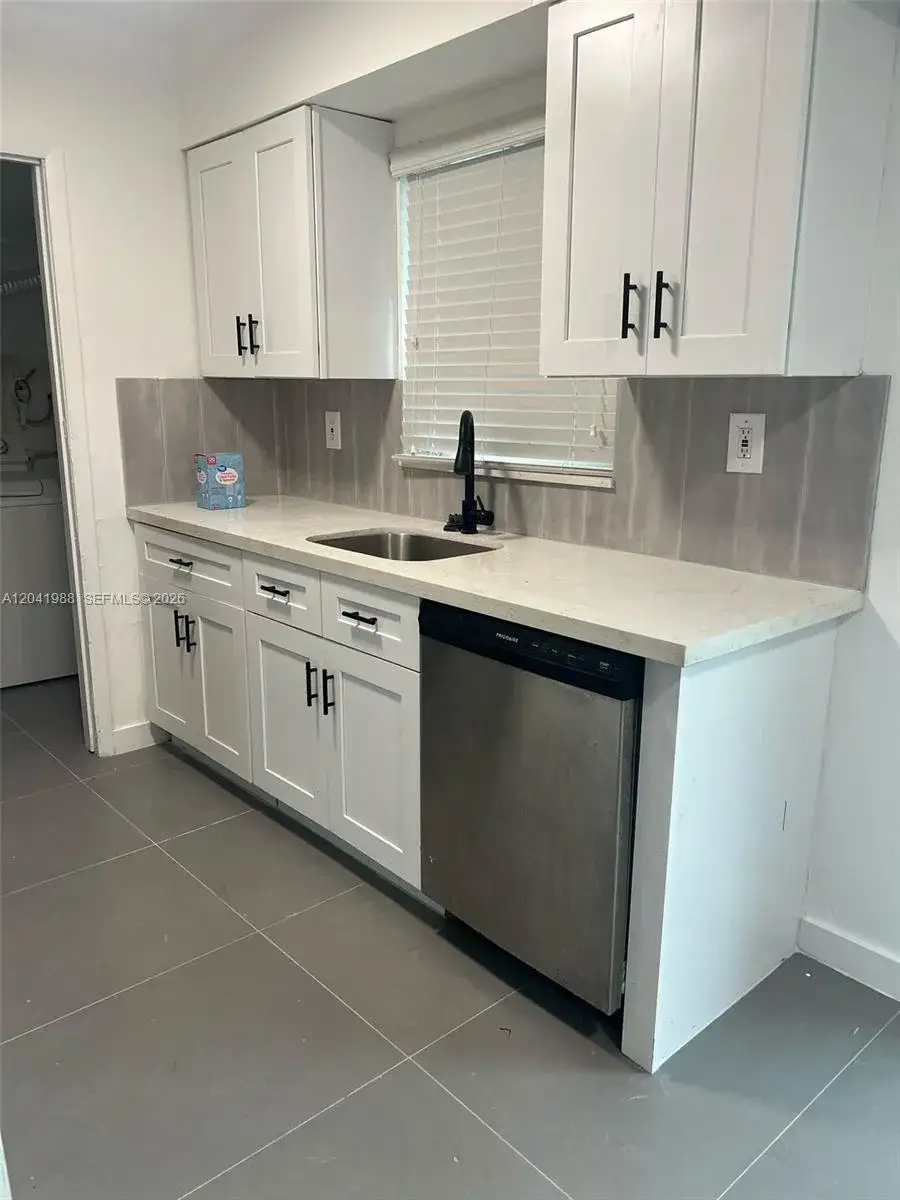 3 bedroom 1 bath Residential Lease for rent at 2611 NE 204th Ter, Miami FL 33180