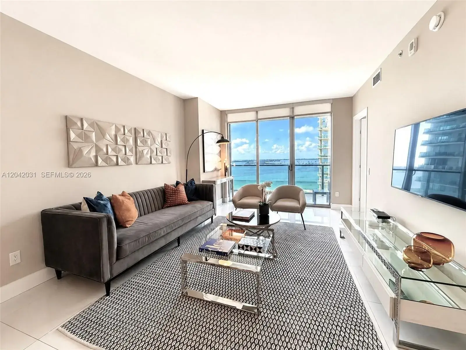 1 bedroom 1 bath Residential Lease for rent at 1300 Brickell Bay Dr # 2307, Miami FL 33131