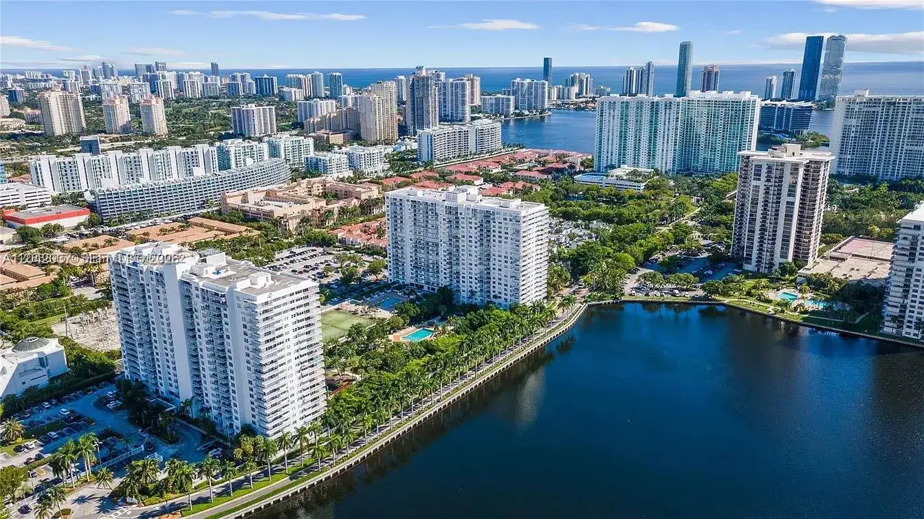2 bedroom 2 bath Residential for sale at 2801 NE 183rd St # 1016W, Aventura FL 33160