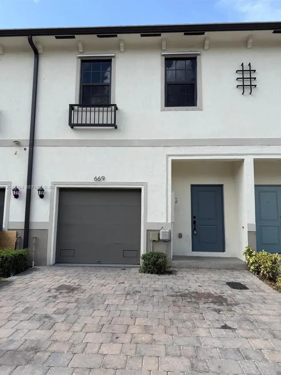 3 bedroom 2 bath Residential for sale at 669 SW 11th St, Florida City FL 33034