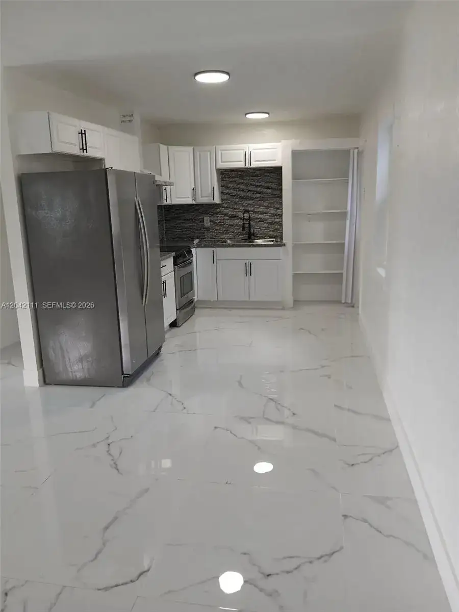 3 bedroom 1 bath Residential Lease for rent at 560 NW 188th St # 1, Miami Gardens FL 33169