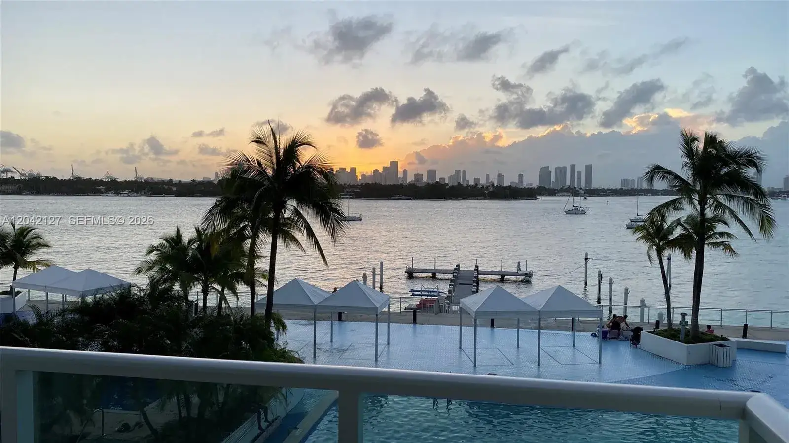 1 bedroom 1 bath Residential Lease for rent at 1000 WEST AVE # 318, Miami Beach FL 33139