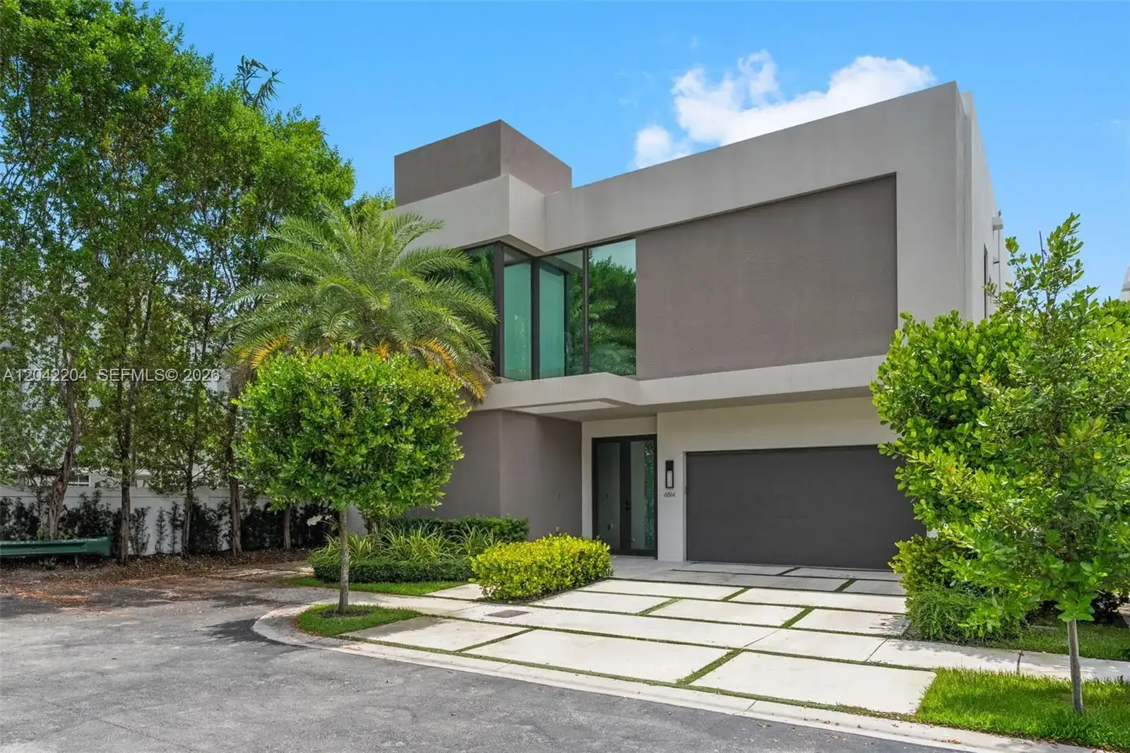 4 bedroom 4 bath Residential for sale at 6814 NW 104th Ct, Doral FL 33178