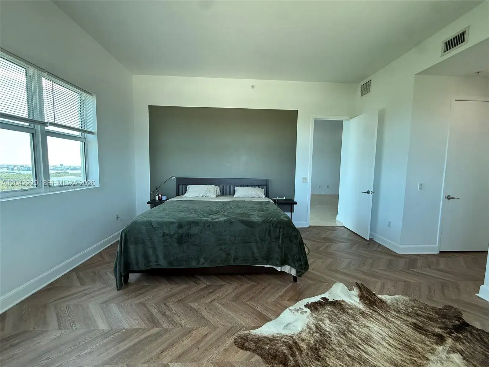 2 bedroom 2 bath Residential for sale at 15051 Royal Oaks Ln # 2601, North Miami FL 33181