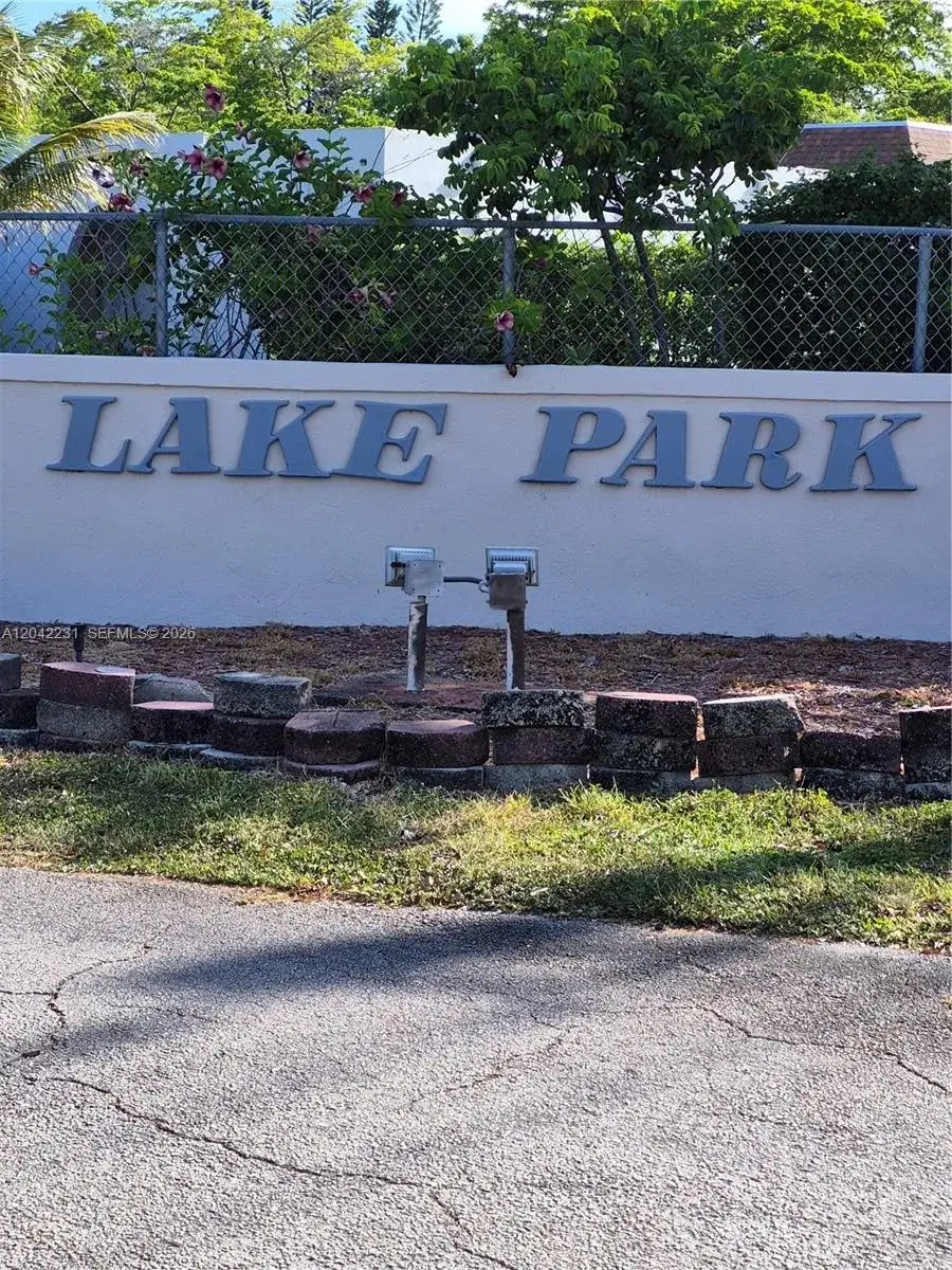2 bedroom 2 bath Residential for sale at 942 NE 199th St # 4G, Miami FL 33179