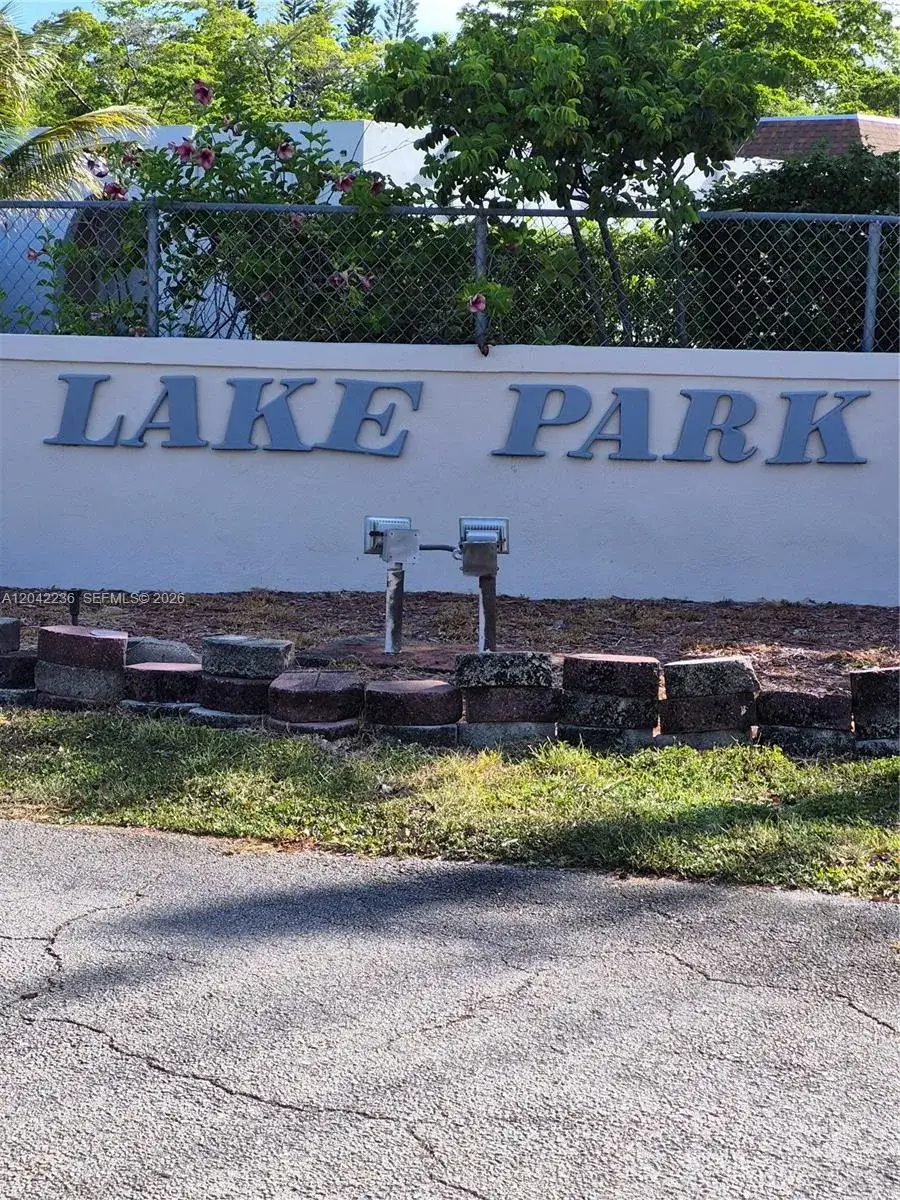 2 bedroom 2 bath Residential Lease for rent at 942 NE 199th St # 4G, Miami FL 33179