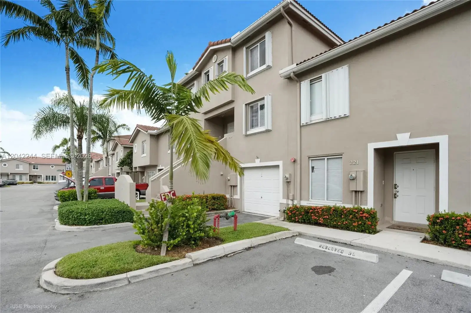2 bedroom 2 bath Residential for sale at 221 Riviera Cir, Weston FL 33326