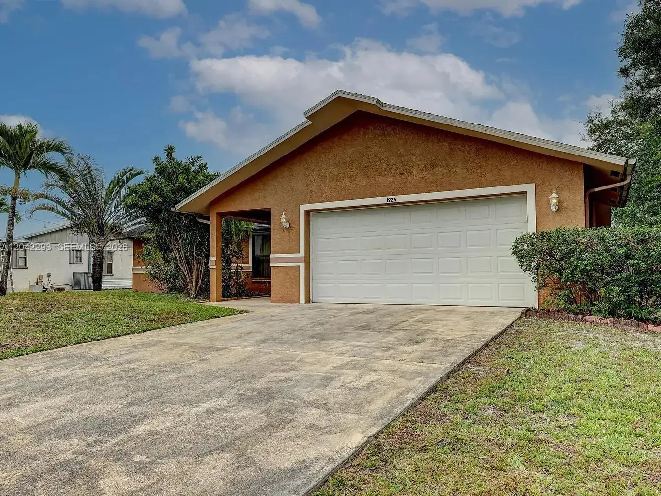 3 bedroom 2 bath Residential for sale at 1925 SE Floresta Dr, Port St. Lucie FL 34983