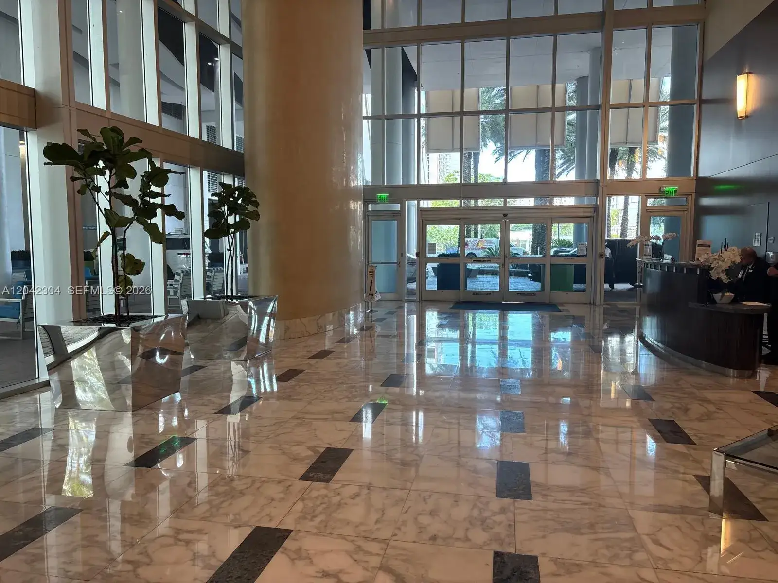 1 bedroom 1 bath Residential Lease for rent at 185 SW 7th St # 1410, Miami FL 33130