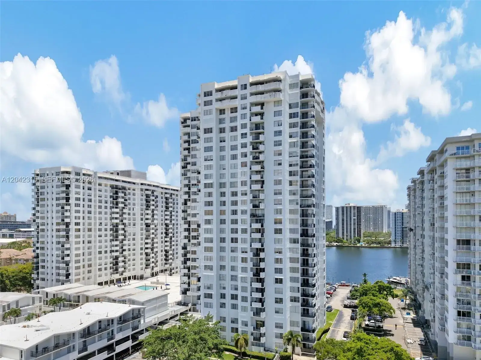 2 bedroom 2 bath Residential for sale at 2750 NE 183rd St # 2410, Aventura FL 33160