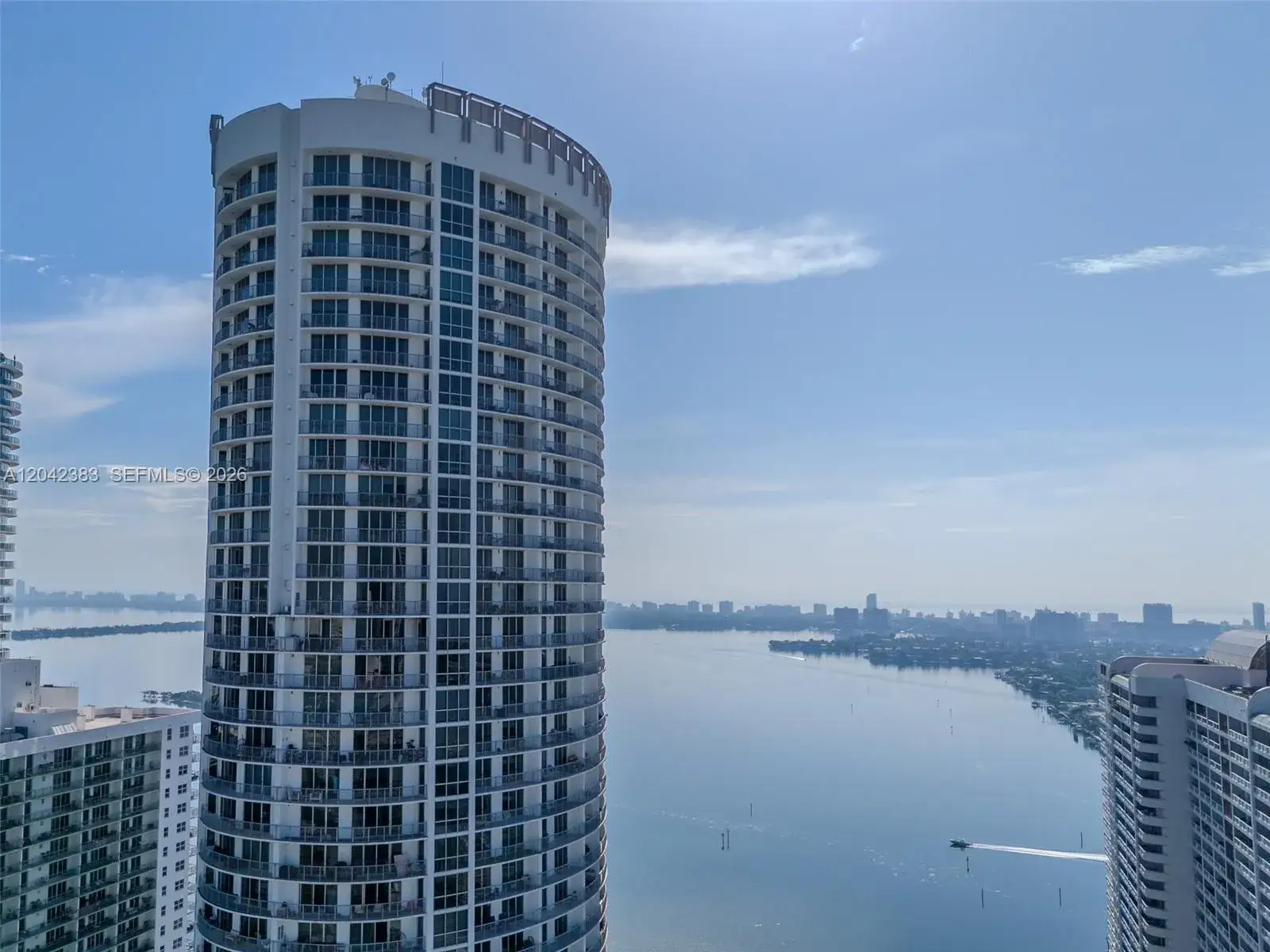 1 bedroom 1 bath Residential for sale at 1750 N Bayshore Dr # 5212, Miami FL 33132