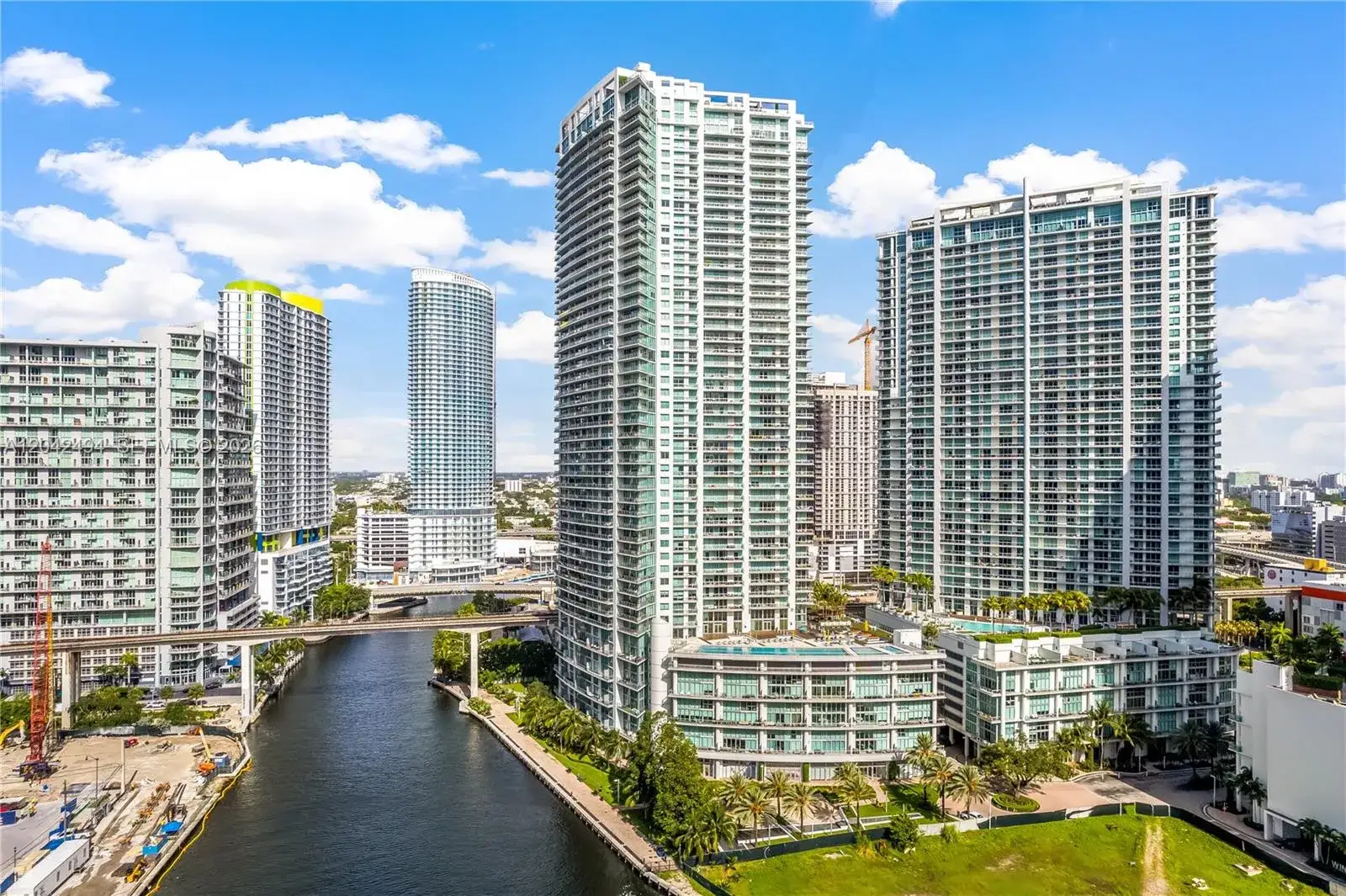 2 bedroom 2 bath Residential Lease for rent at 92 SW 3rd St # 3912, Miami FL 33130