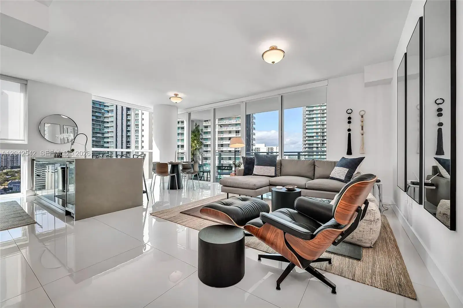 2 bedroom 2 bath Residential Lease for rent at 1080 Brickell Ave # 1601, Miami FL 33131
