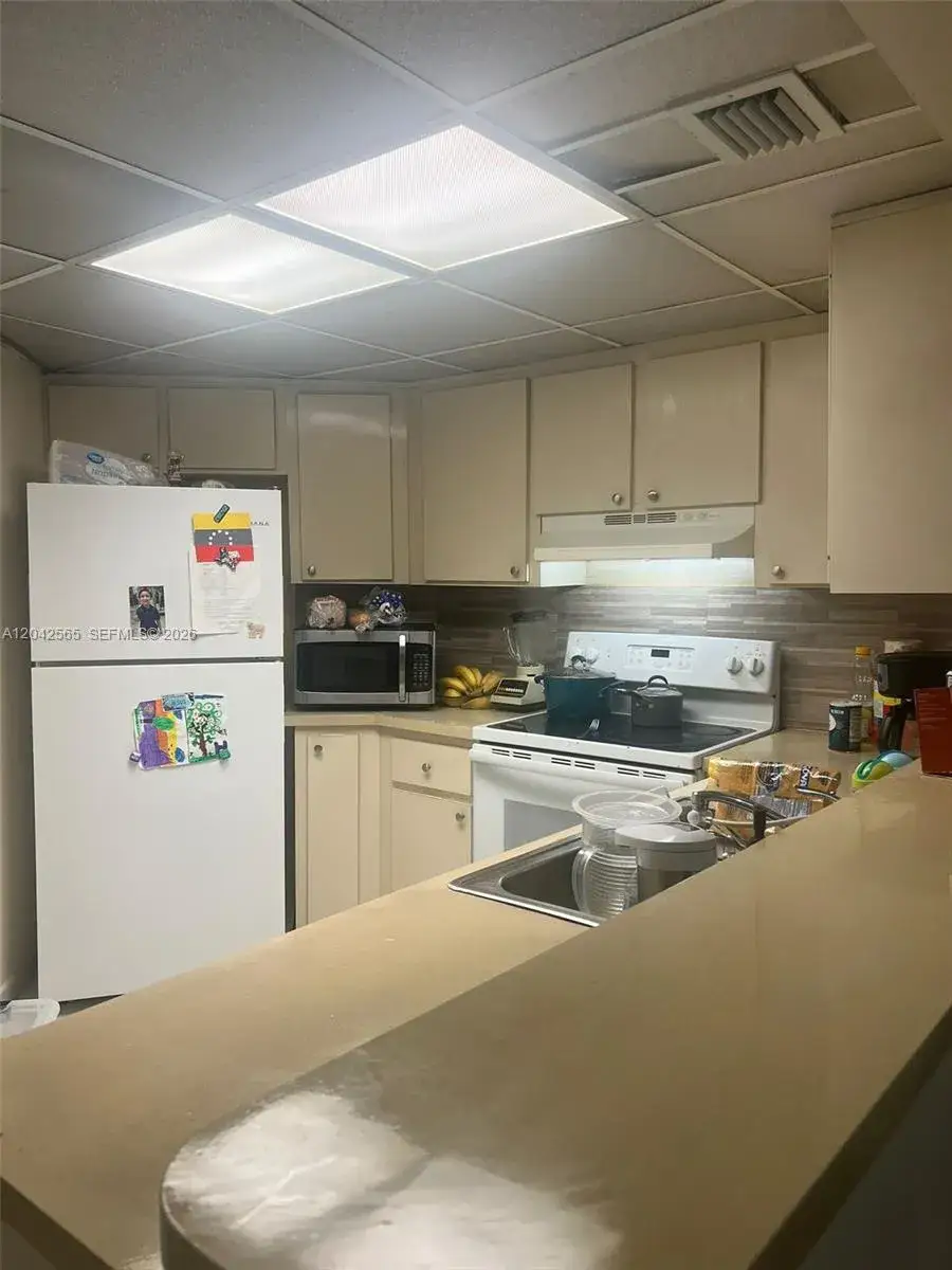 2 bedroom 2 bath Residential Lease for rent at 9429 Fontainebleau Blvd # 33, Miami FL 33172