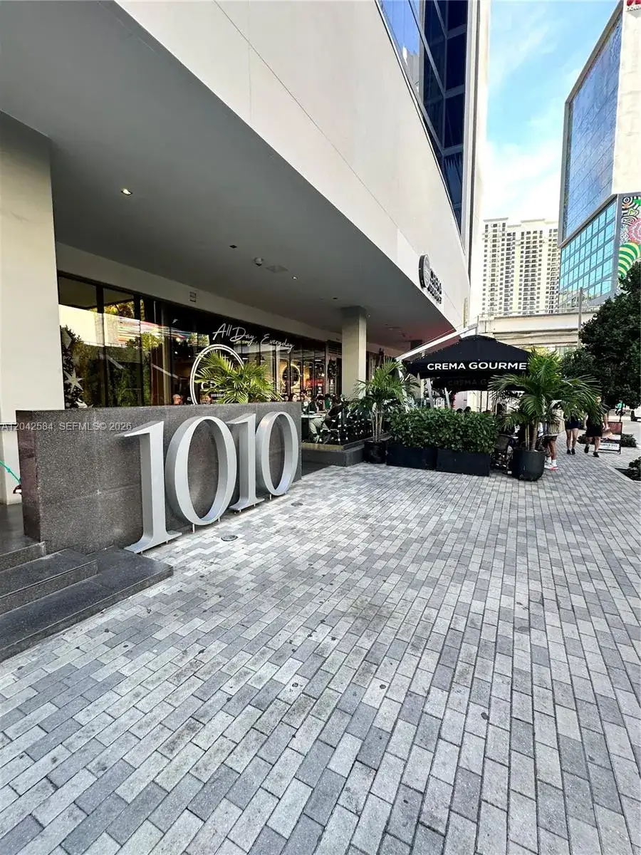 1 bedroom 1 bath Residential Lease for rent at 1010 Brickell Ave # 4307, Miami FL 33131