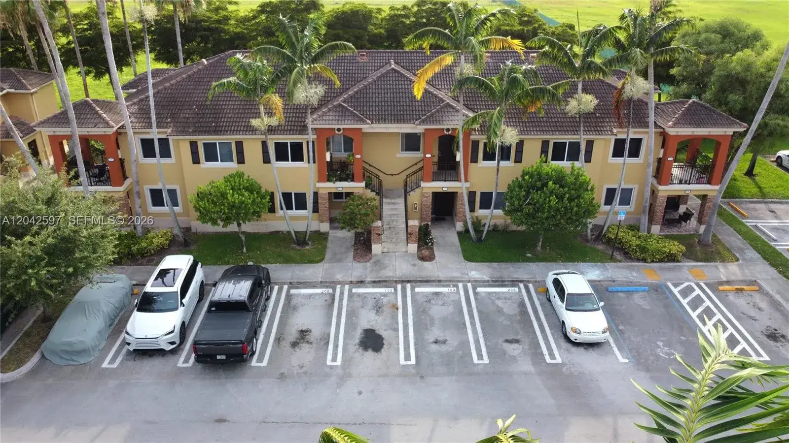 2 bedroom 2 bath Residential for sale at 940 NE 33rd Ter # 102, Homestead FL 33033