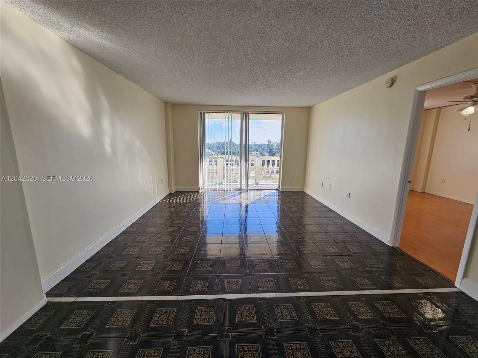 1 bedroom 1 bath Residential for sale at 15600 NW 7th Ave # 704, Miami FL 33169