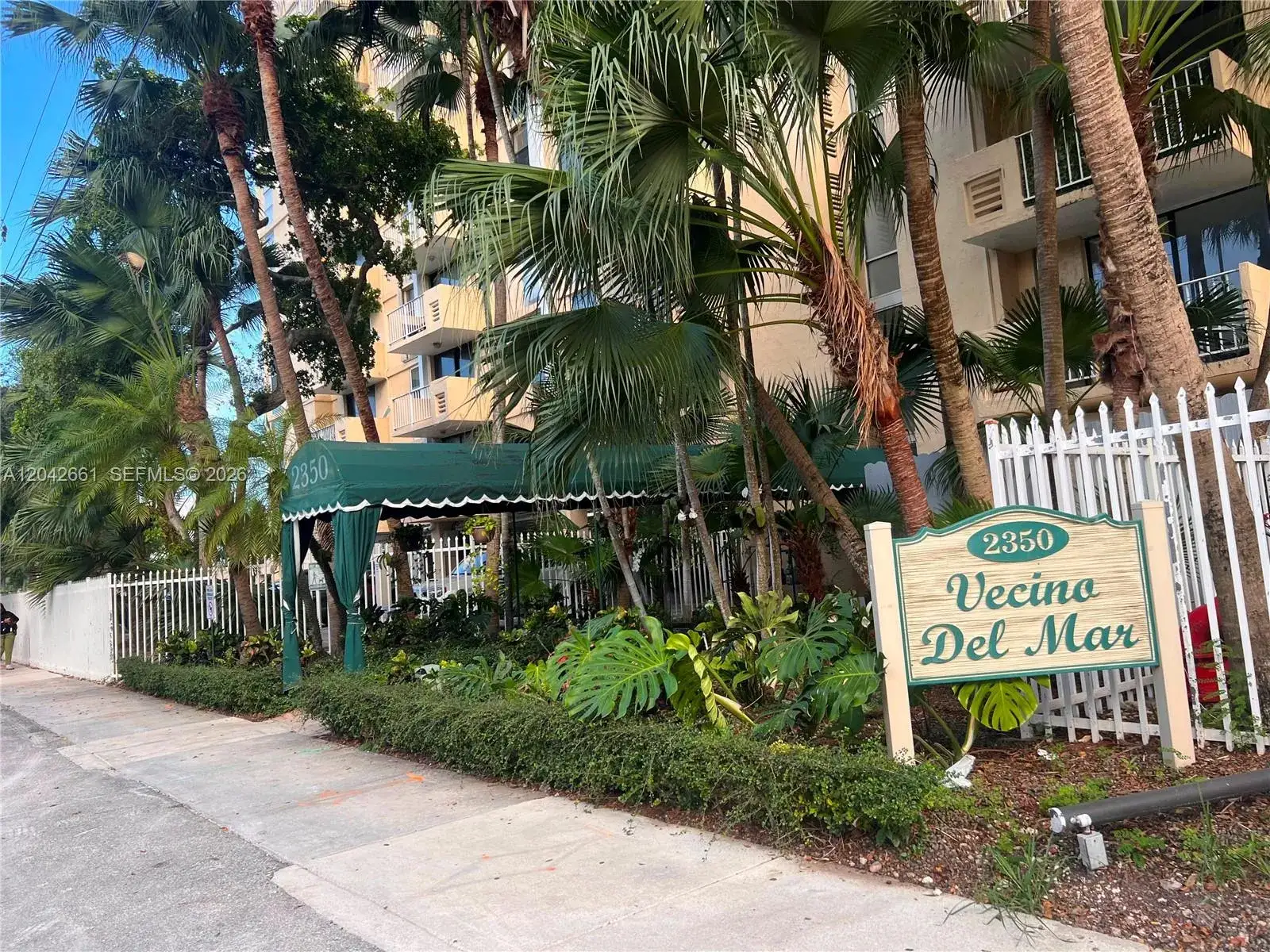 1 bedroom 1 bath Residential Lease for rent at 2350 NE 135th St # 209, North Miami FL 33181