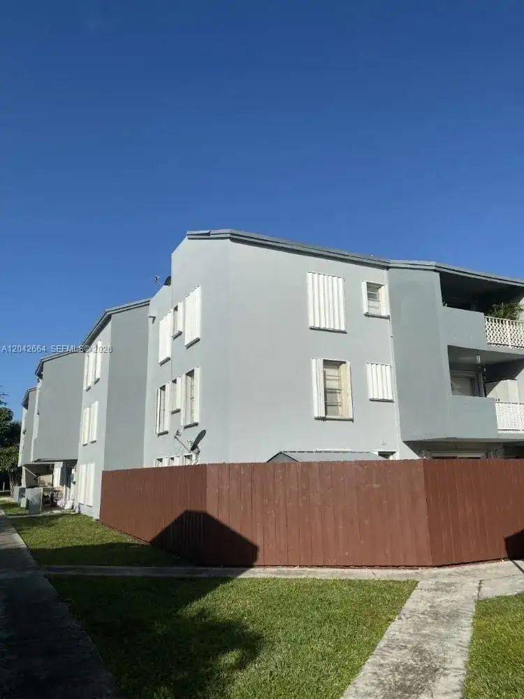 2 bedroom 2 bath Residential Lease for rent at 1725 W 60th St # F202, Hialeah FL 33012