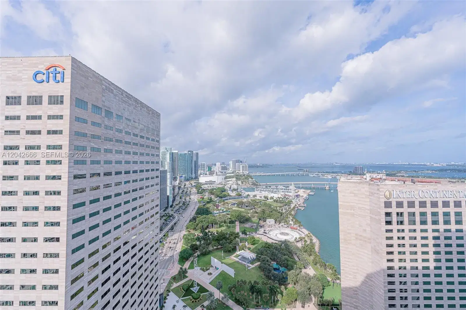 2 bedroom 2 bath Residential Lease for rent at 325 S BISCAYNE BLVD # 4222, Miami FL 33131