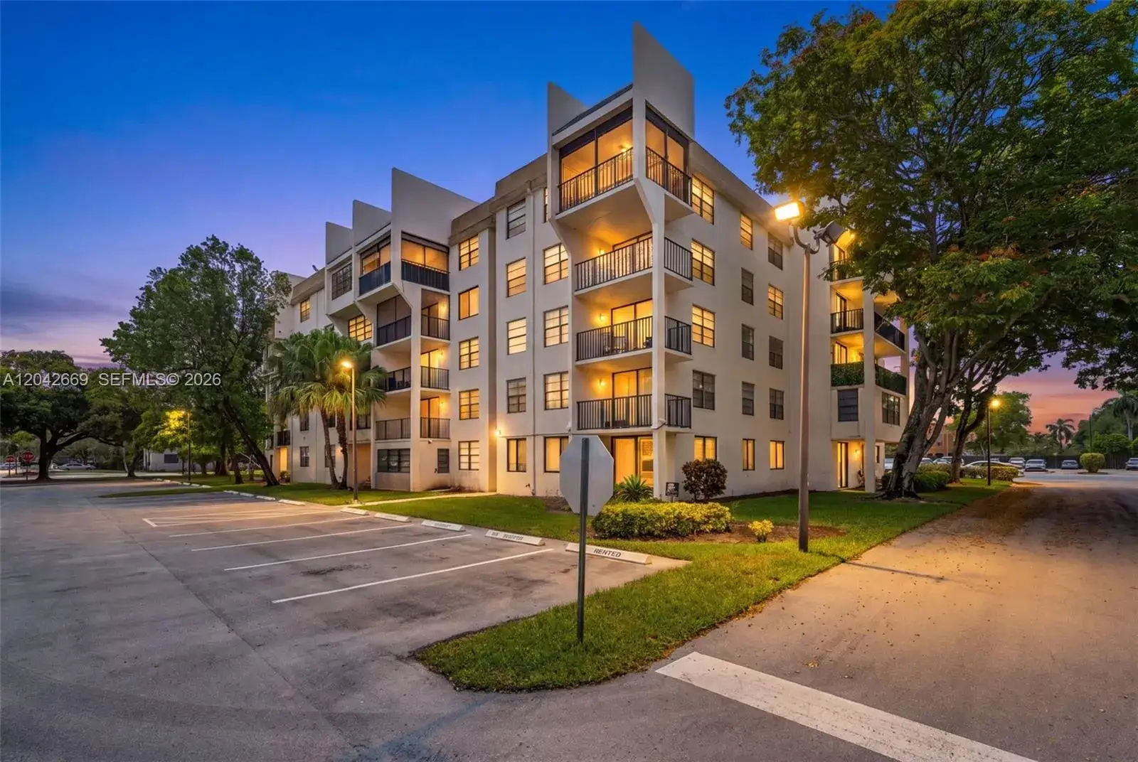 1 bedroom 1 bath Residential for sale at 6190 Woodlands Blvd # 316, Tamarac FL 33319