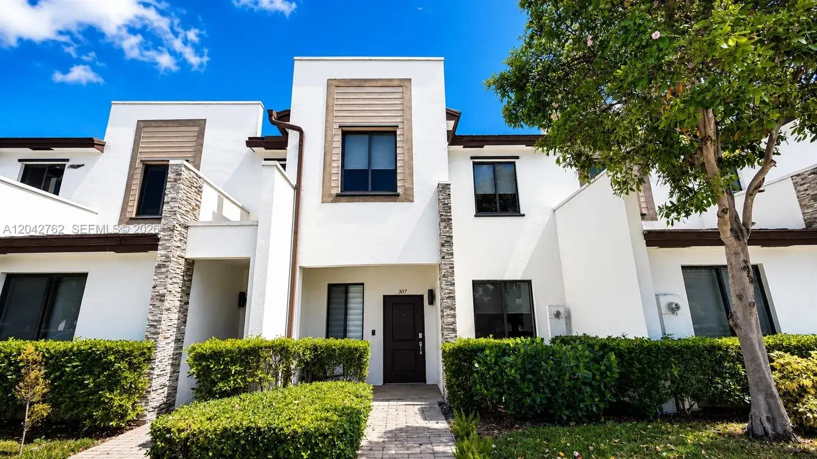 3 bedroom 2 bath Residential Lease for rent at 307 NE 208th Ter, Miami FL 33179