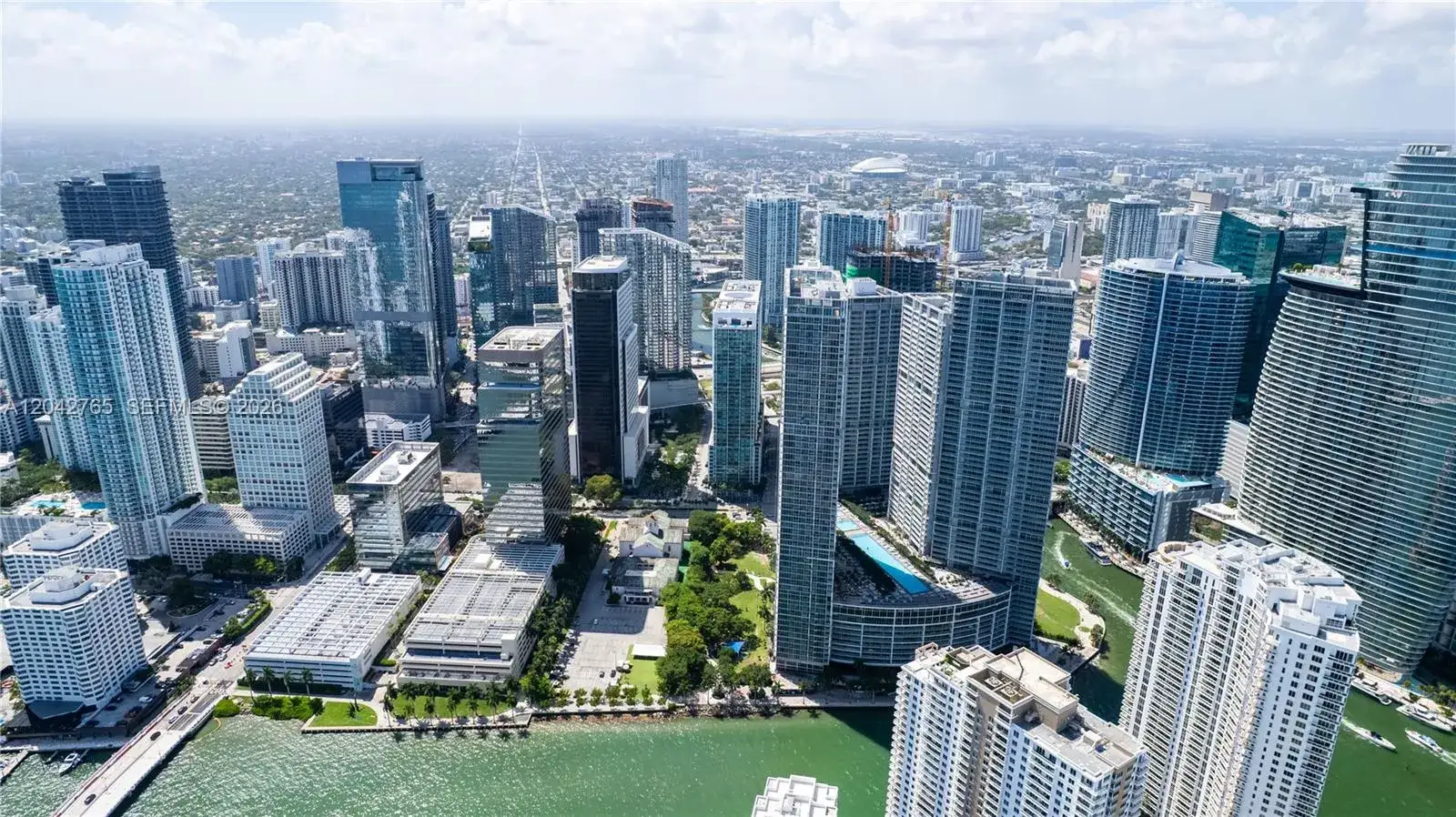 1 bedroom 1 bath Residential Lease for rent at 495 Brickell Ave # 4609, Miami FL 33131