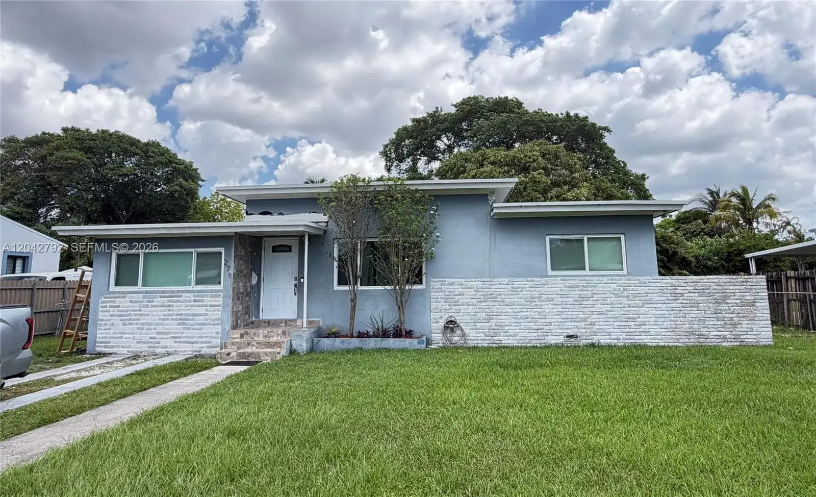 2 bedroom 2 bath Residential for sale at 271 NW 147th St, Miami FL 33168
