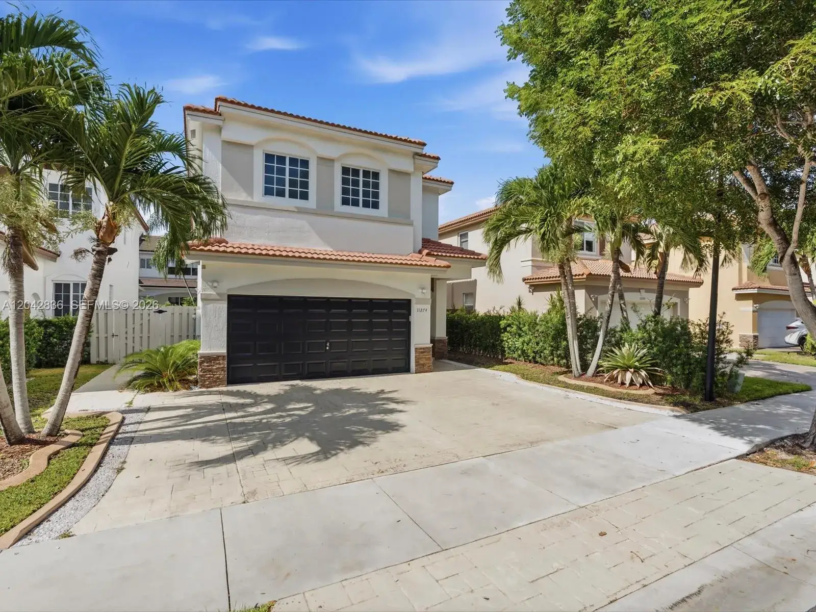 4 bedroom 3 bath Residential for sale at 11274 NW 43rd Ter, Doral FL 33178