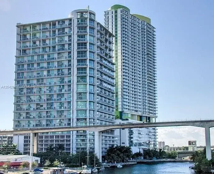1 bedroom 1 bath Residential Lease for rent at 690 SW 1st Ct # 1825, Miami FL 33130
