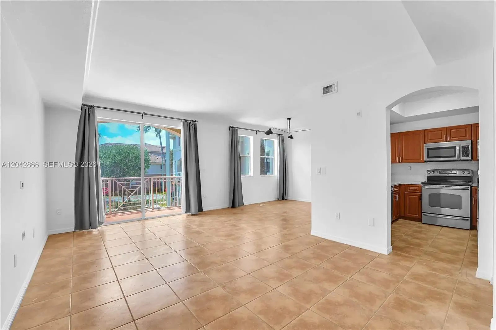 3 bedroom 2 bath Residential Lease for rent at 8858 W Flagler St # 210, Miami FL 33174