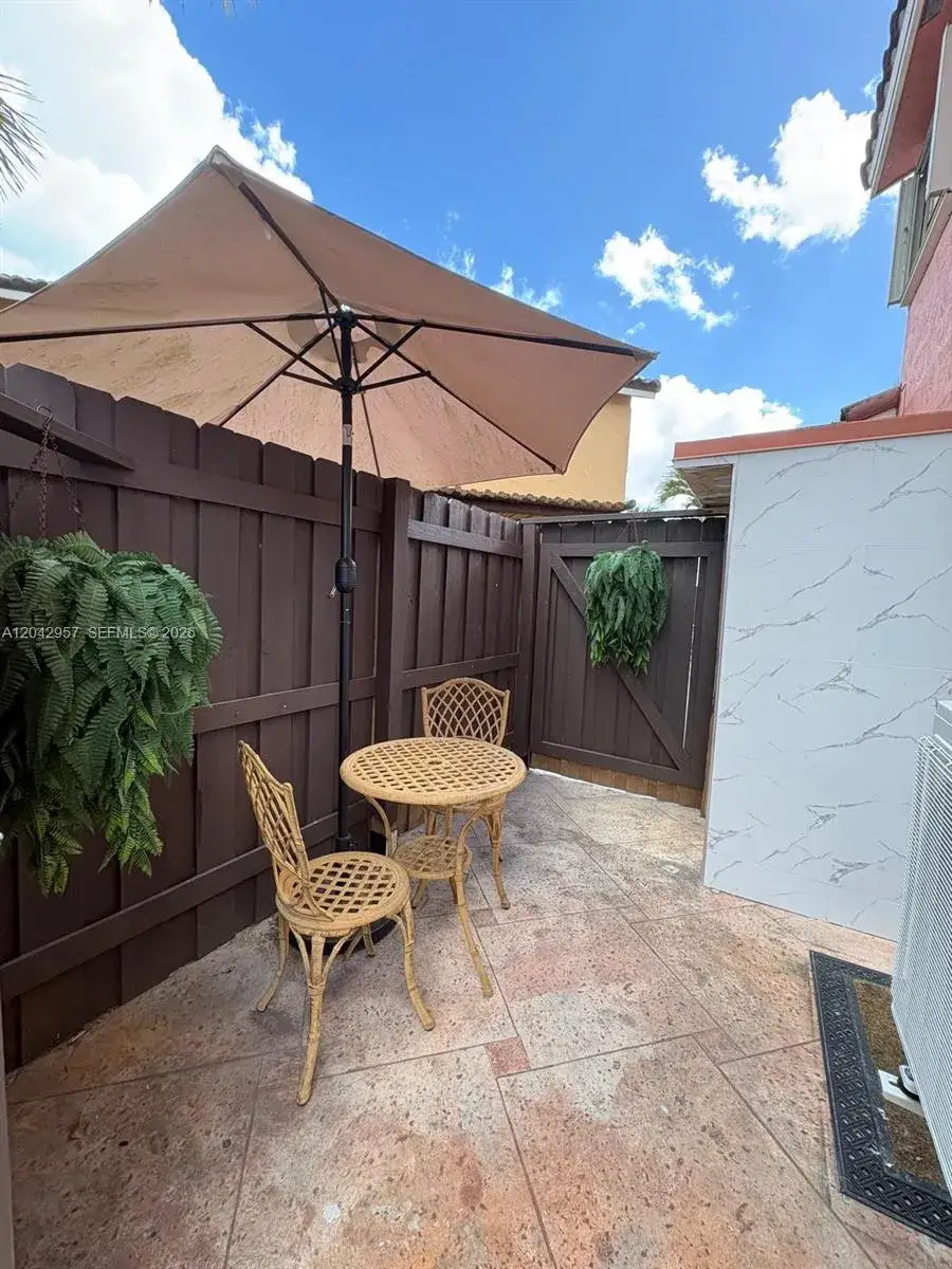 1 bedroom 1 bath Residential Lease for rent at 15470 SW 47th St # 0, Miami FL 33185