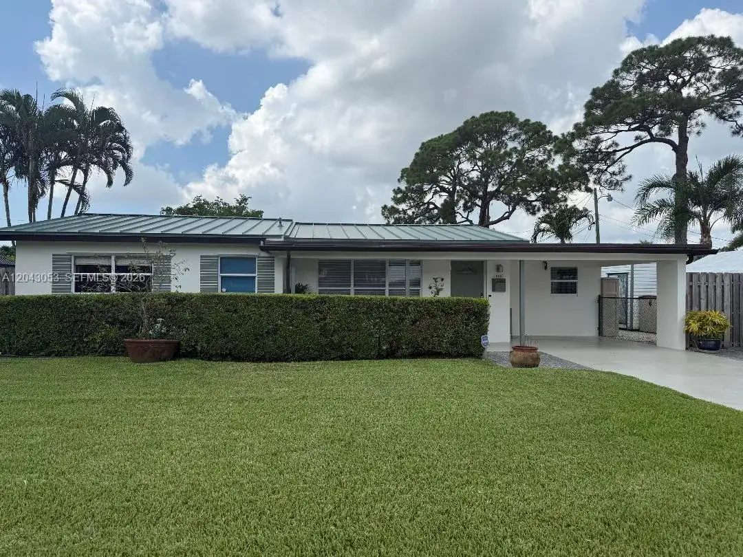 2 bedroom 2 bath Residential for sale at 330 NE 48th St, Oakland Park FL 33334