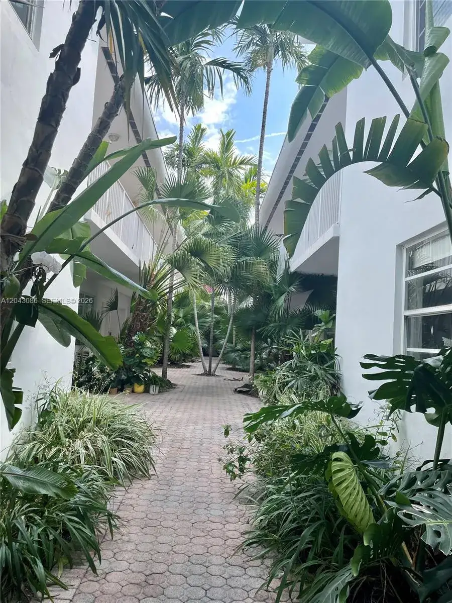 1 bedroom 1 bath Residential Lease for rent at 901 Meridian Ave # 104, Miami Beach FL 33139