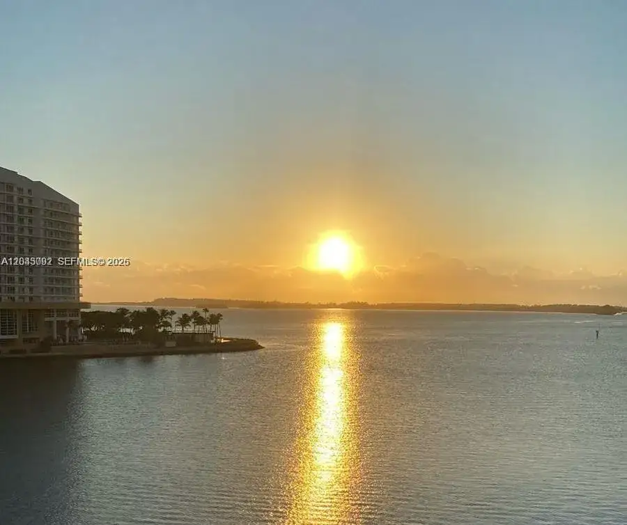 1 bath Residential Lease for rent at 801 Brickell Bay Dr # 669, Miami FL 33131